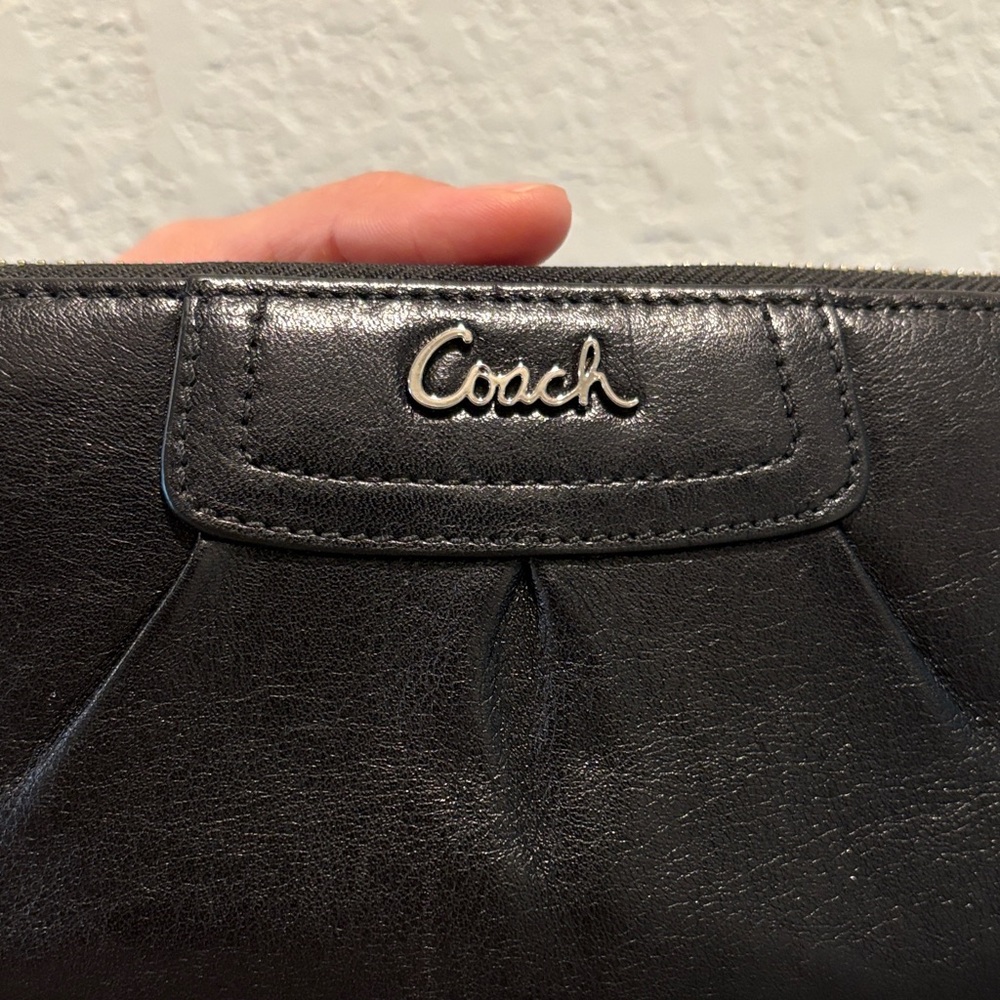 Coach Black Leather Zip Wallet - Picture 2 of 13